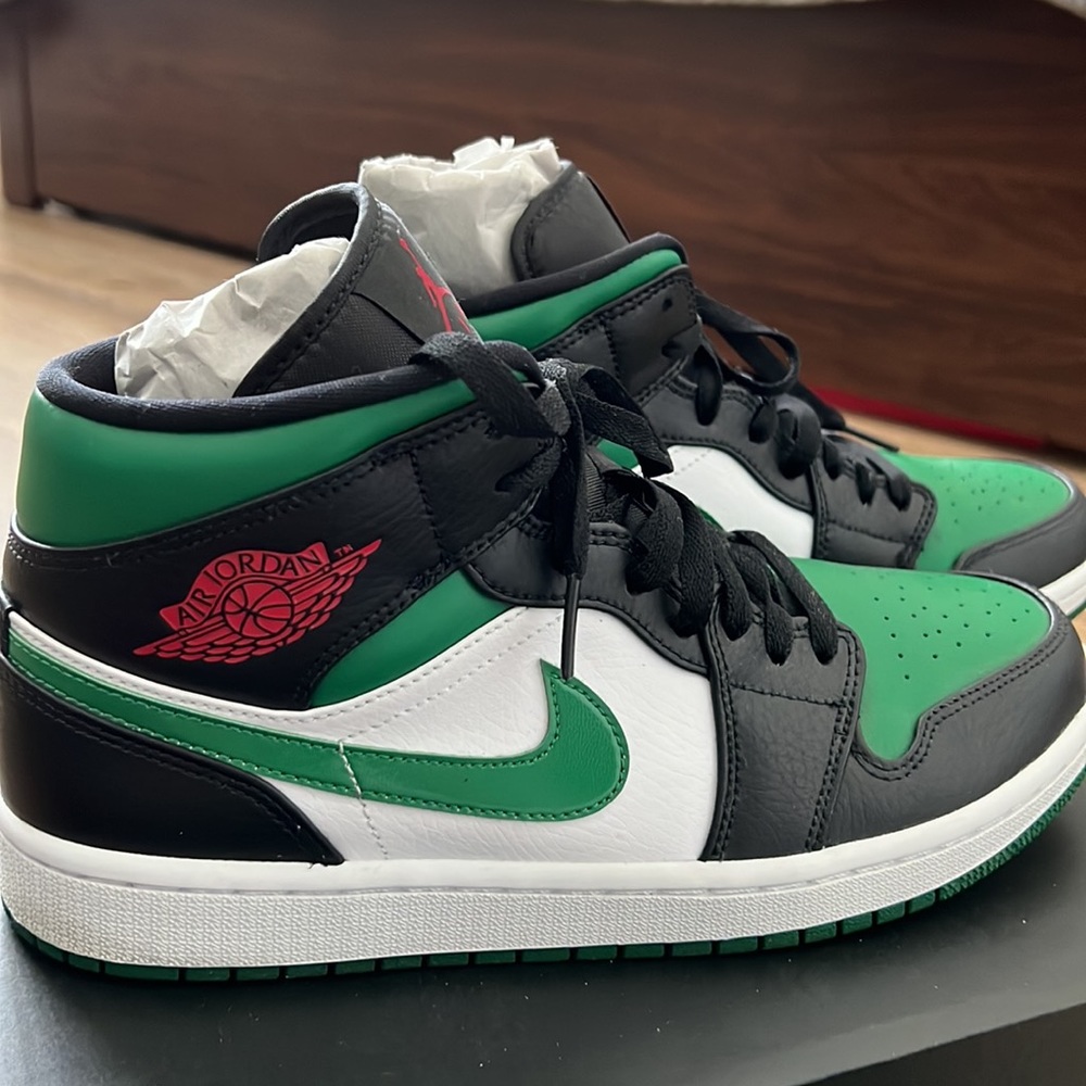 Jordan 1 Mid Pine Green